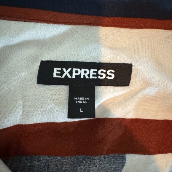 Express Short Sleeve Patterned Button Down - Picture 3 of 4